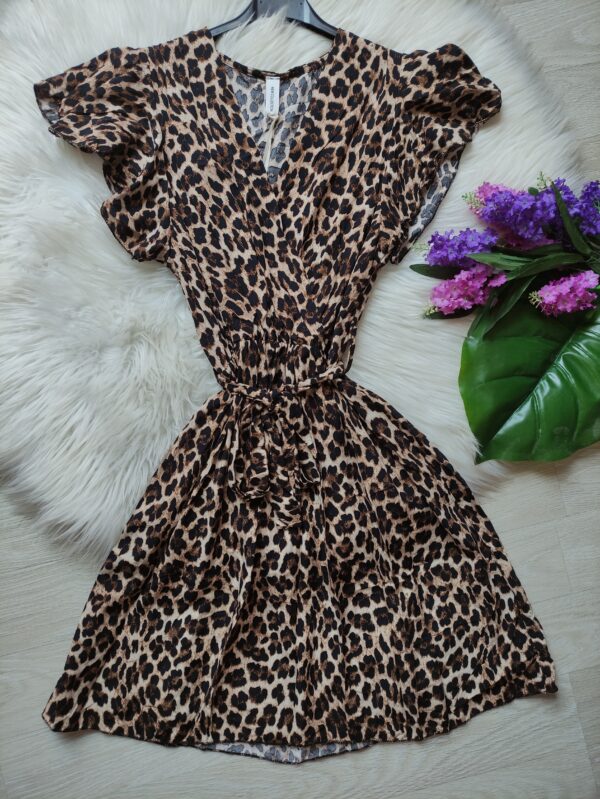 Vestito leopardato con scollo a V